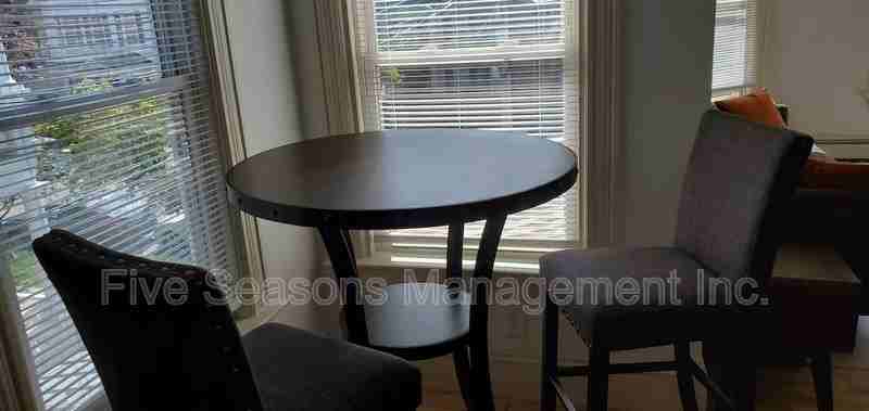 94 N Winooski Ave - Photo 6 of 12