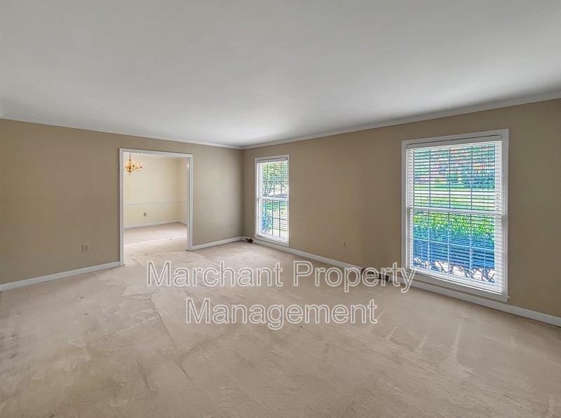 512 Devenger Rd - Photo 4 of 23