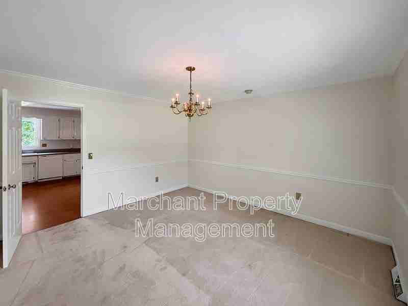 512 Devenger Rd - Photo 5 of 23