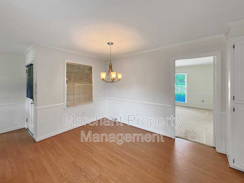 512 Devenger Rd - Photo 6 of 23
