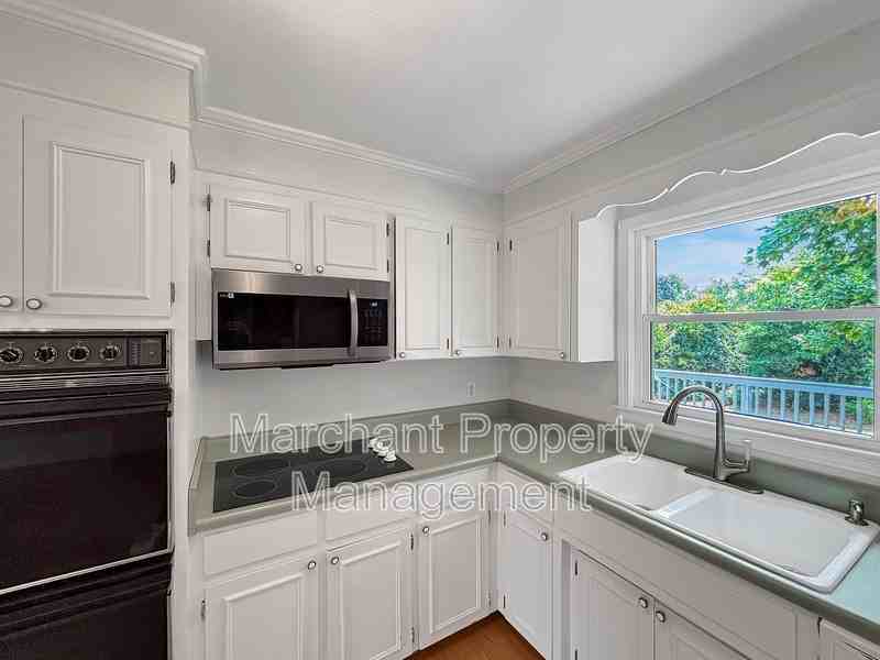 512 Devenger Rd - Photo 7 of 23