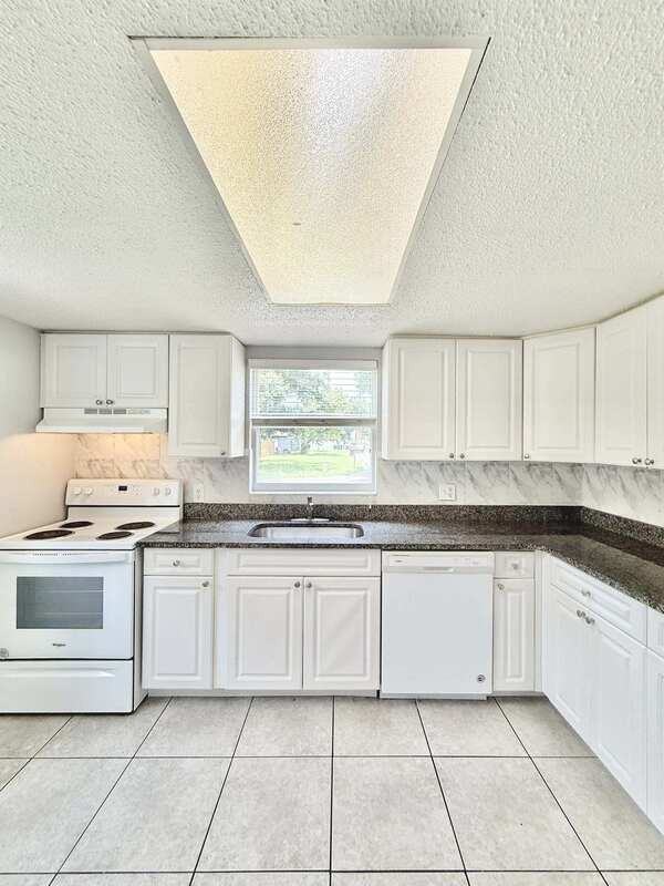 4725 39th Ave N - Photo 6 of 34