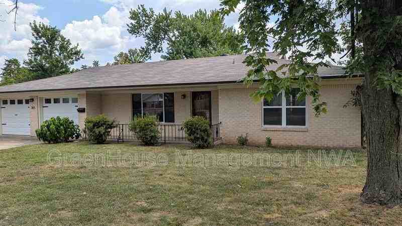 805 Carson Dr