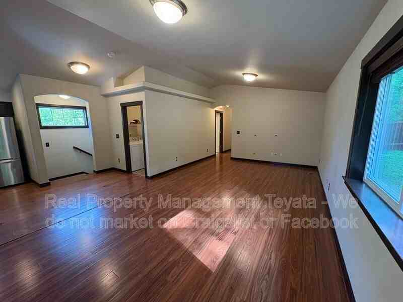 418 Jeff St - Photo 3 of 25