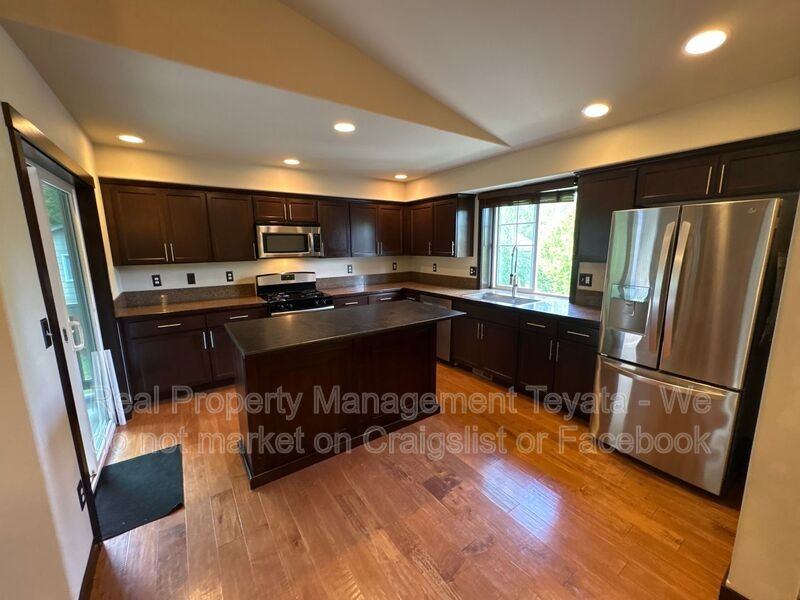 418 Jeff St - Photo 5 of 25