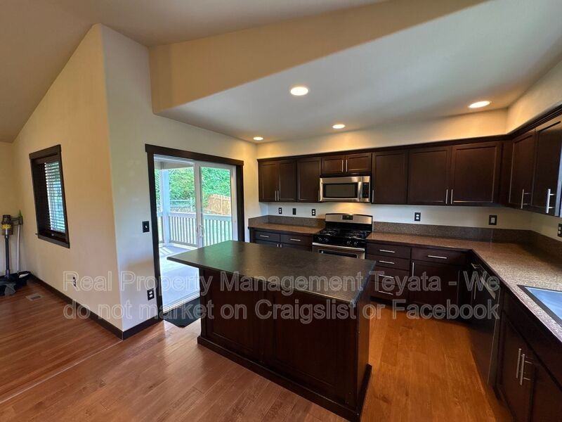 418 Jeff St - Photo 6 of 25