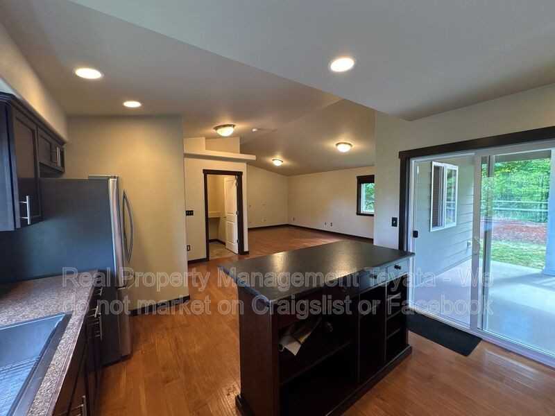 418 Jeff St - Photo 7 of 25