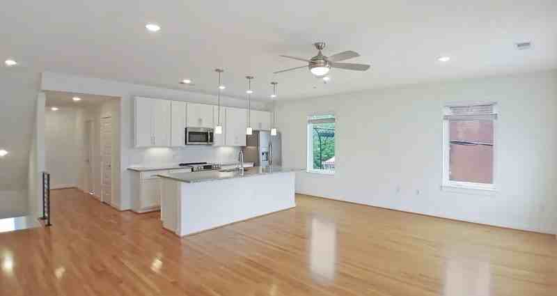 1219 Bainbridge St #B - Photo 3 of 12