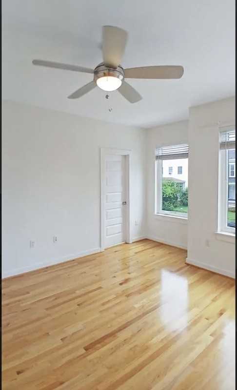 1219 Bainbridge St #B - Photo 6 of 12