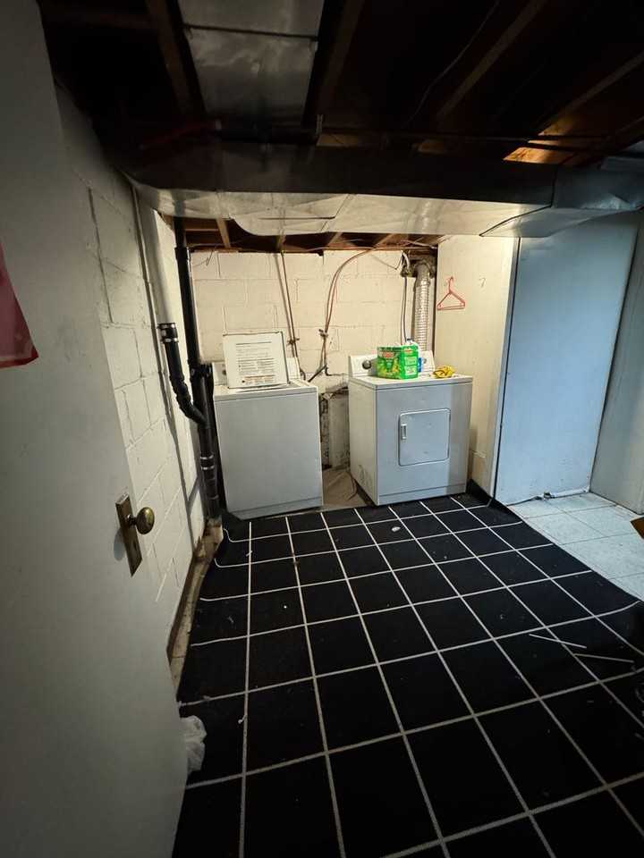 912 22nd St - Photo 6 of 15