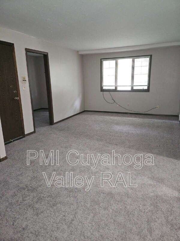 1500 W Market St #14 - Photo 7 of 16