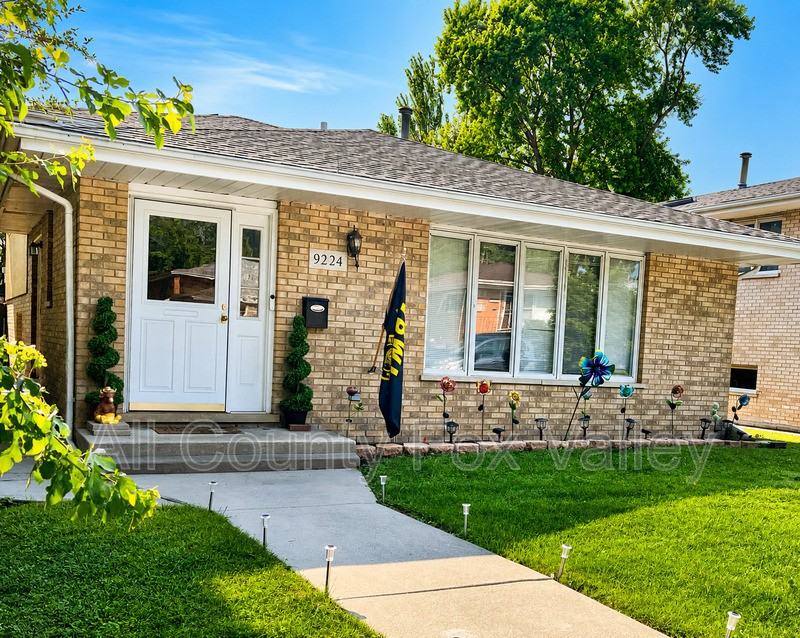 9224 S Turner Ave - Photo 2 of 36
