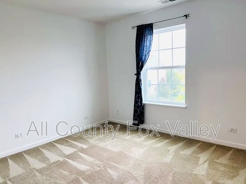 434 Town Center Blvd - Photo 3 of 11