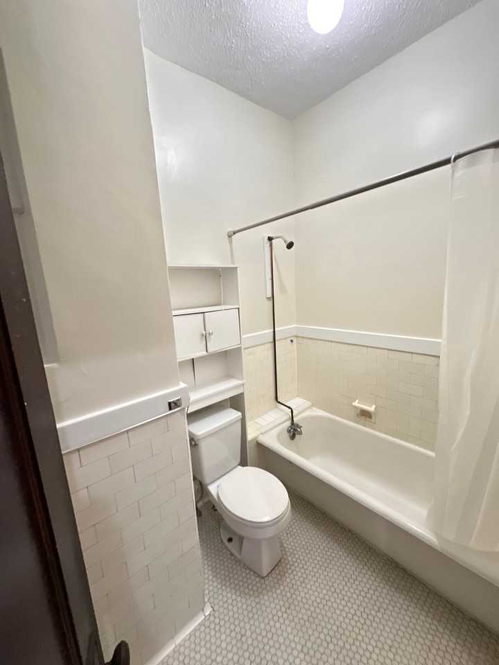 17 Washington Pl #1 - Photo 2 of 6