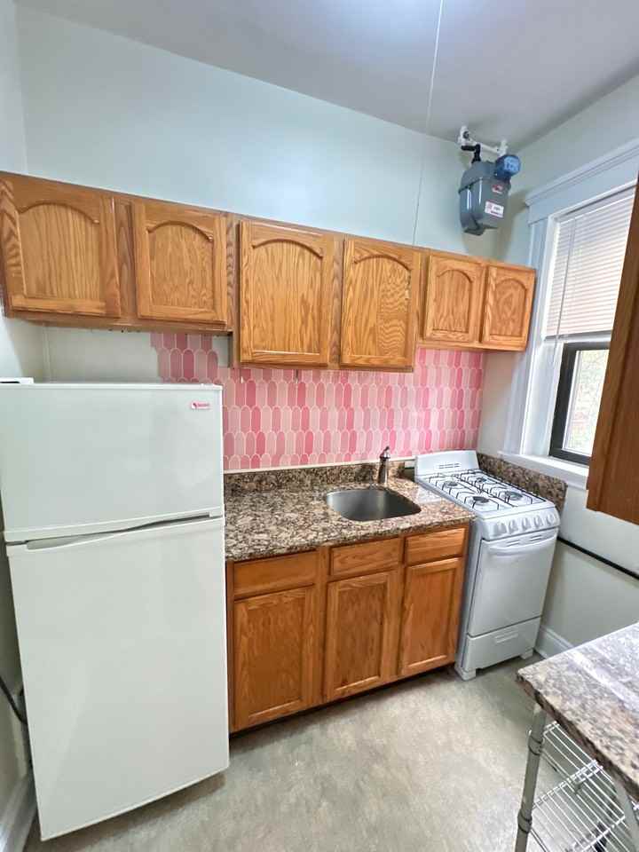 17 Washington Pl #1 - Photo 3 of 6