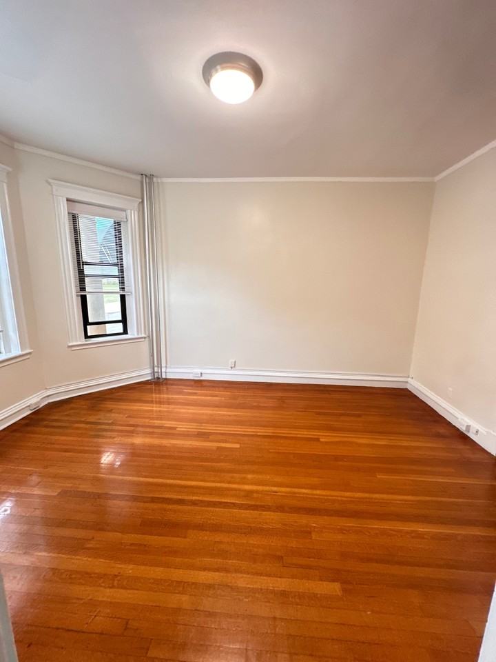 17 Washington Pl #1 - Photo 4 of 6