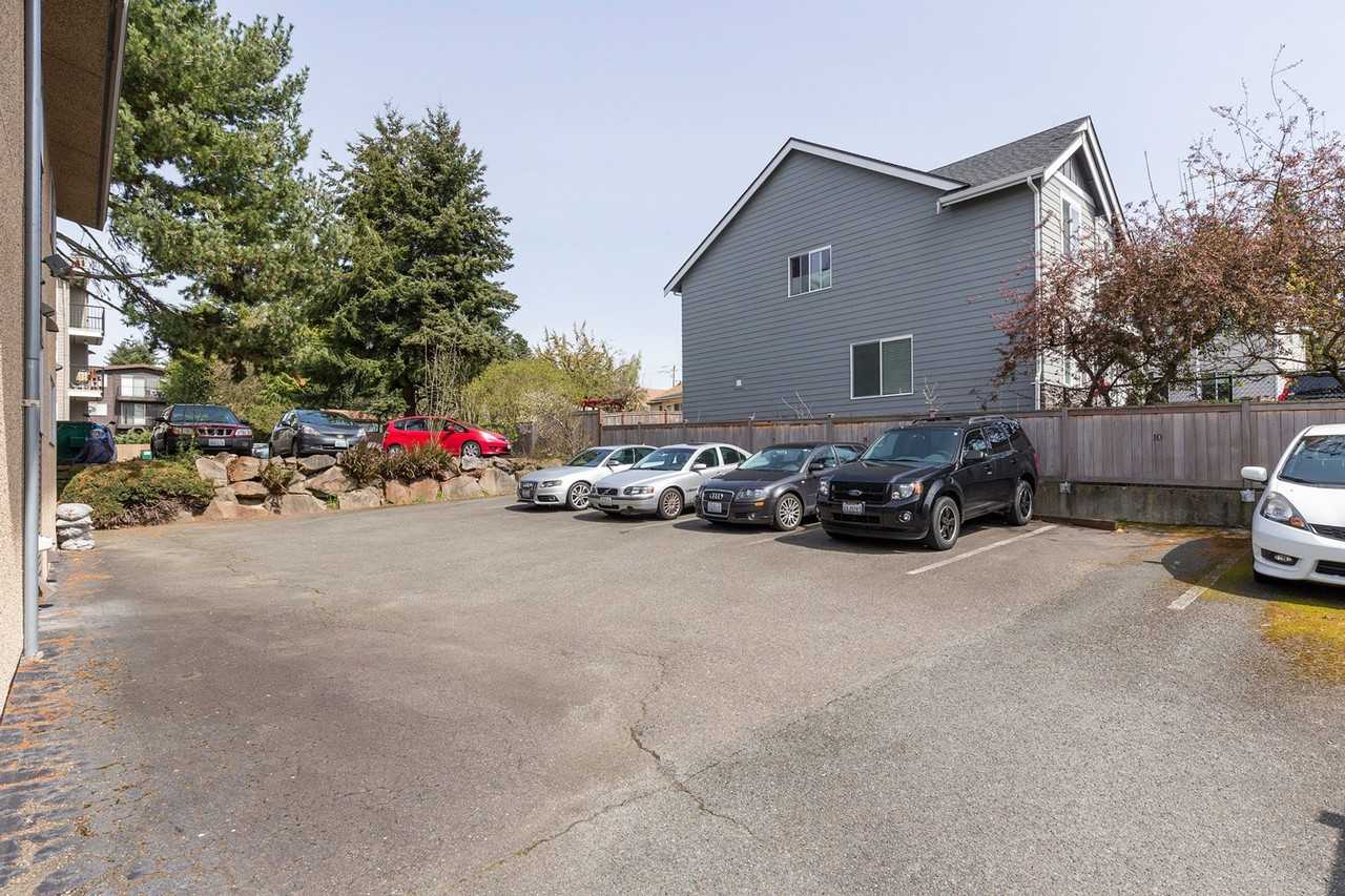 Phinney 12 Apartments - Photo 3 of 5