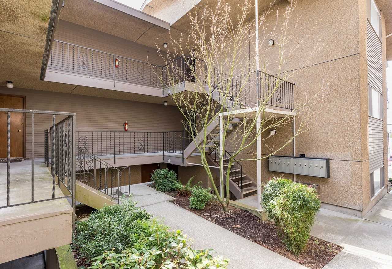 Phinney 12 Apartments - Photo 4 of 5