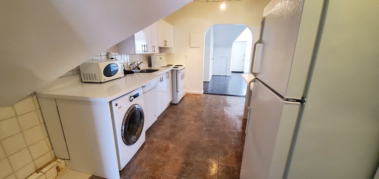 88 Yorkville Avenue #3 - Photo 2 of 16