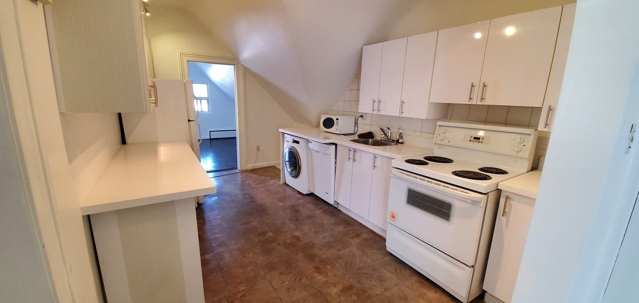88 Yorkville Avenue #3 - Photo 5 of 16