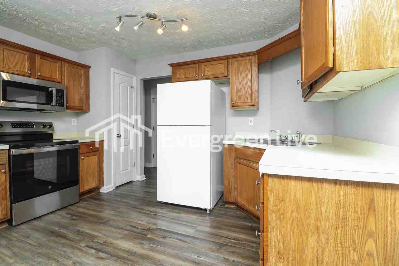186 Hawthorn Dr - Photo 5 of 10