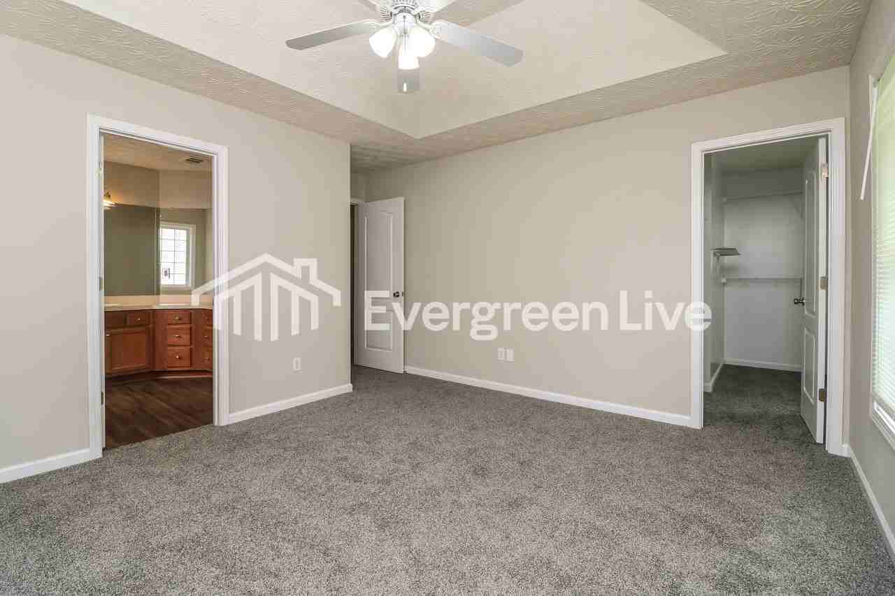 186 Hawthorn Dr - Photo 6 of 10