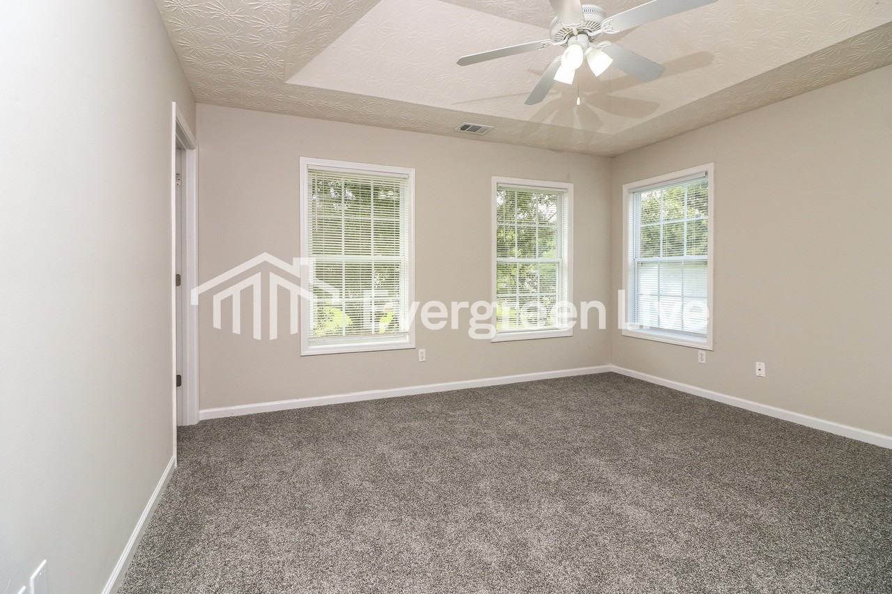 186 Hawthorn Dr - Photo 7 of 10