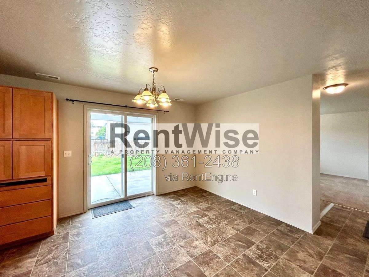 119 E Walcott Lake Dr - Photo 3 of 9