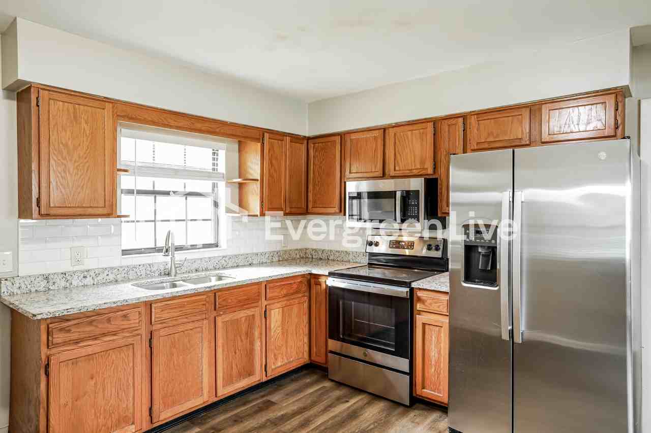 7638 Rambler Rd - Photo 4 of 15
