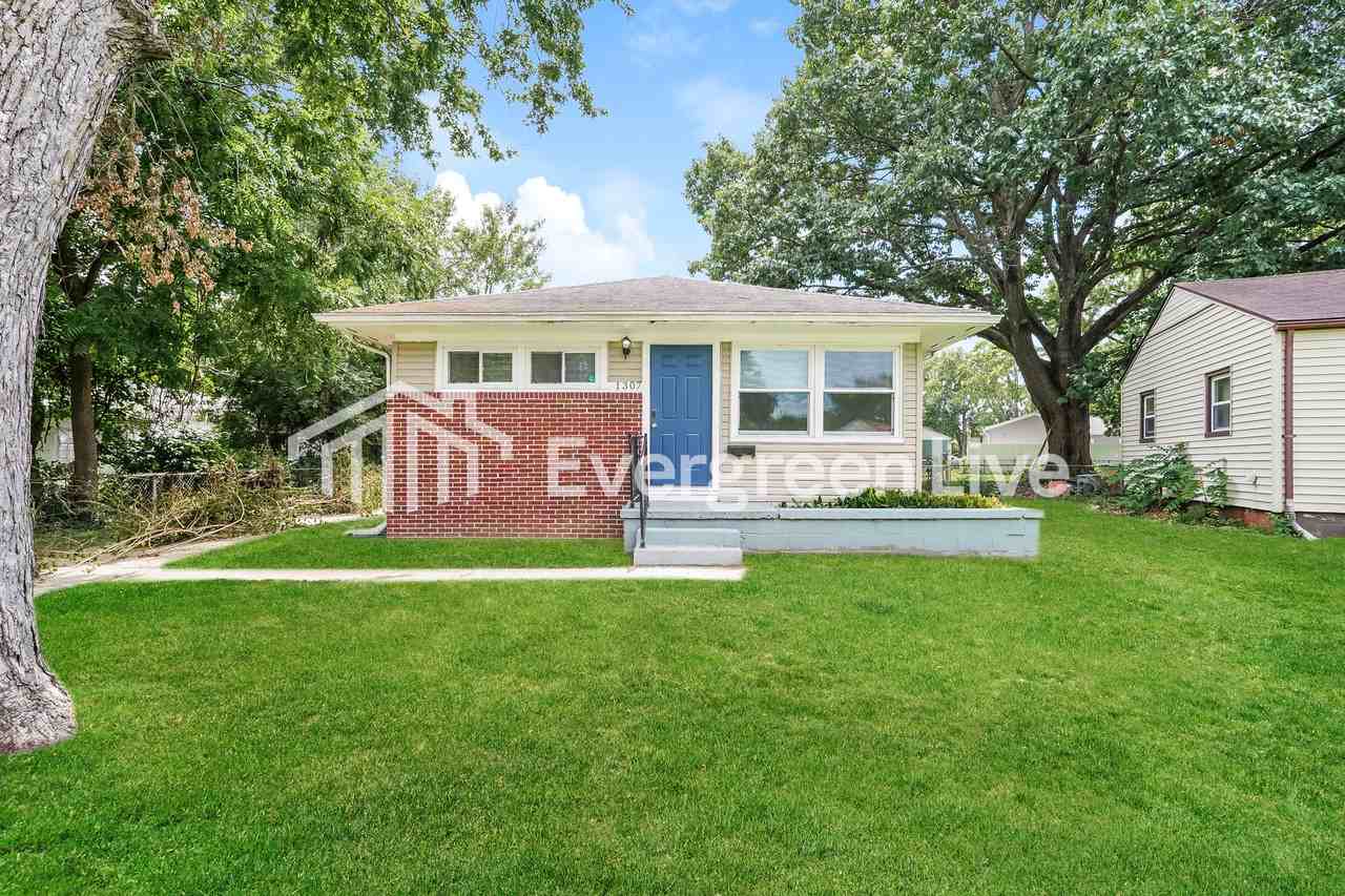 1307 Huntly Dr