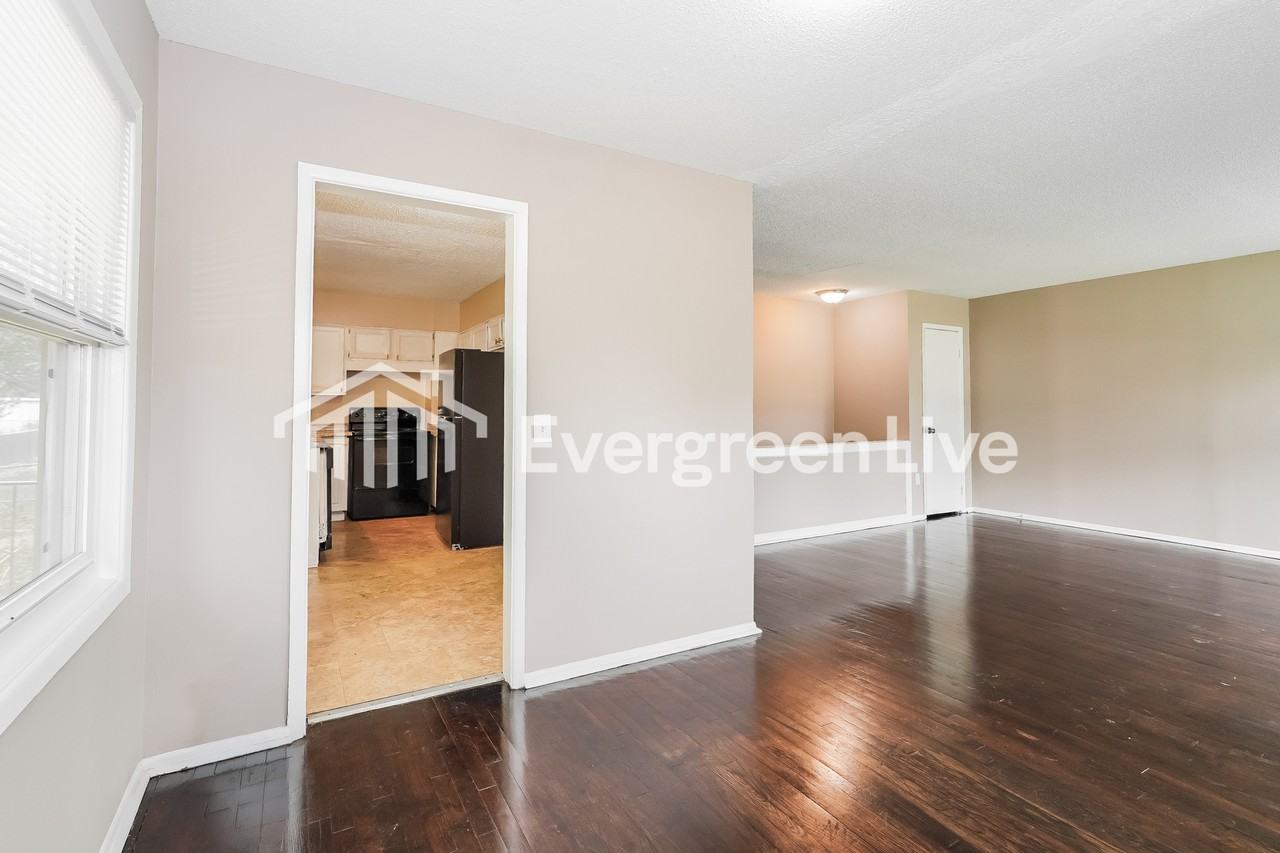 1307 Huntly Dr - Photo 4 of 14