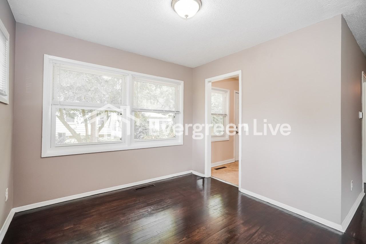 1307 Huntly Dr - Photo 5 of 14