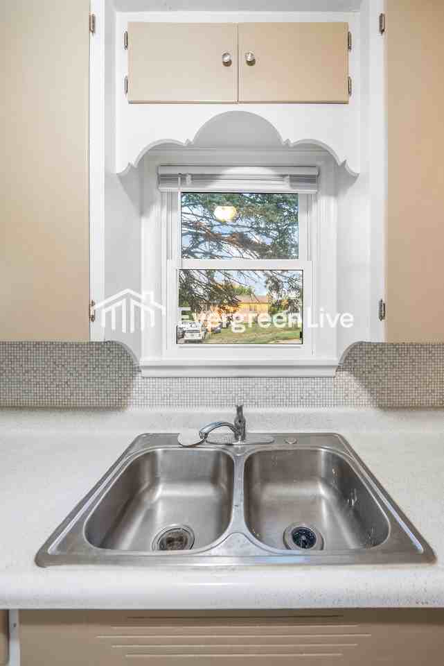 6616 S 30th St - Photo 7 of 26