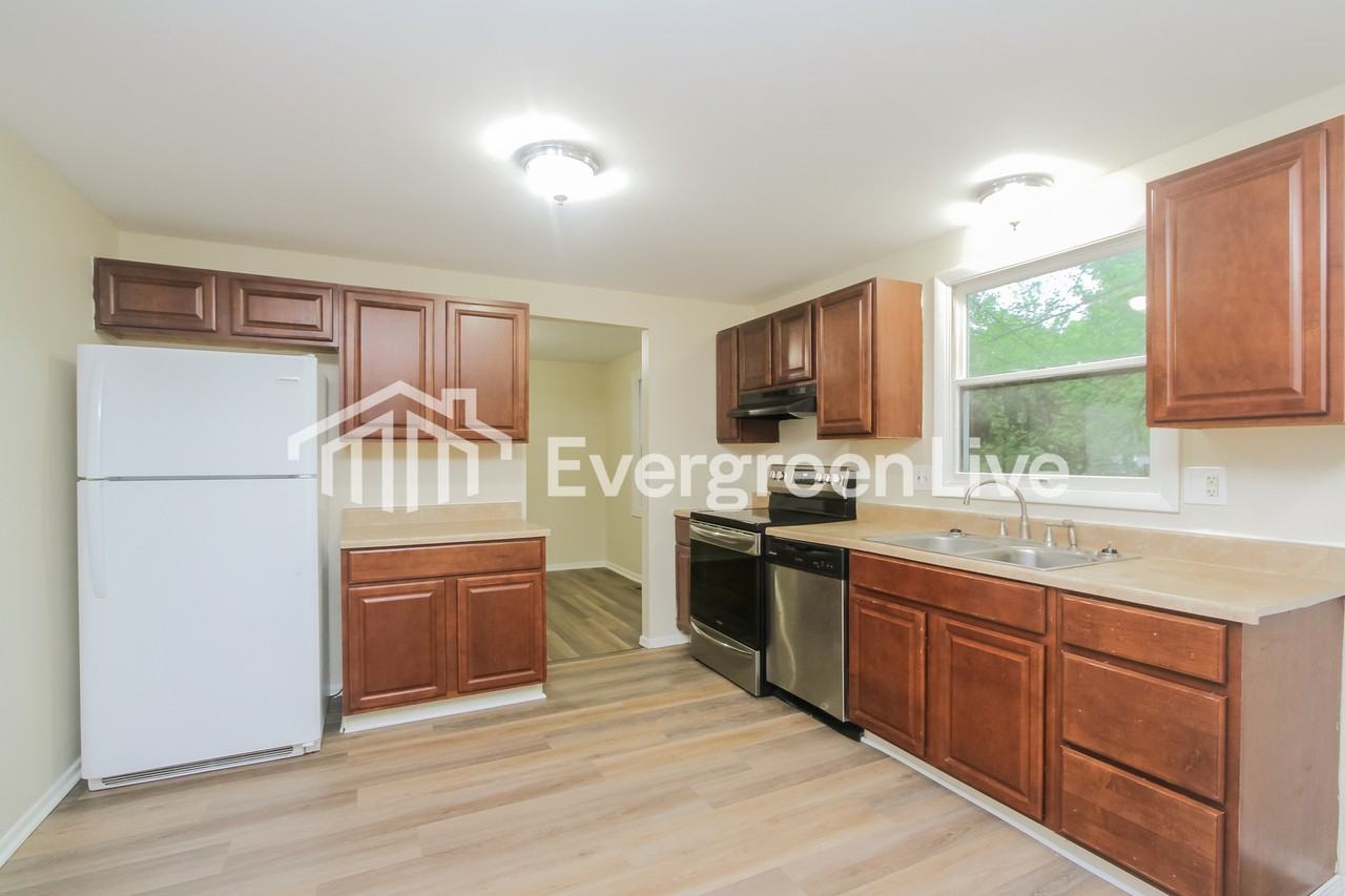 8211 Trevellian Way - Photo 3 of 15