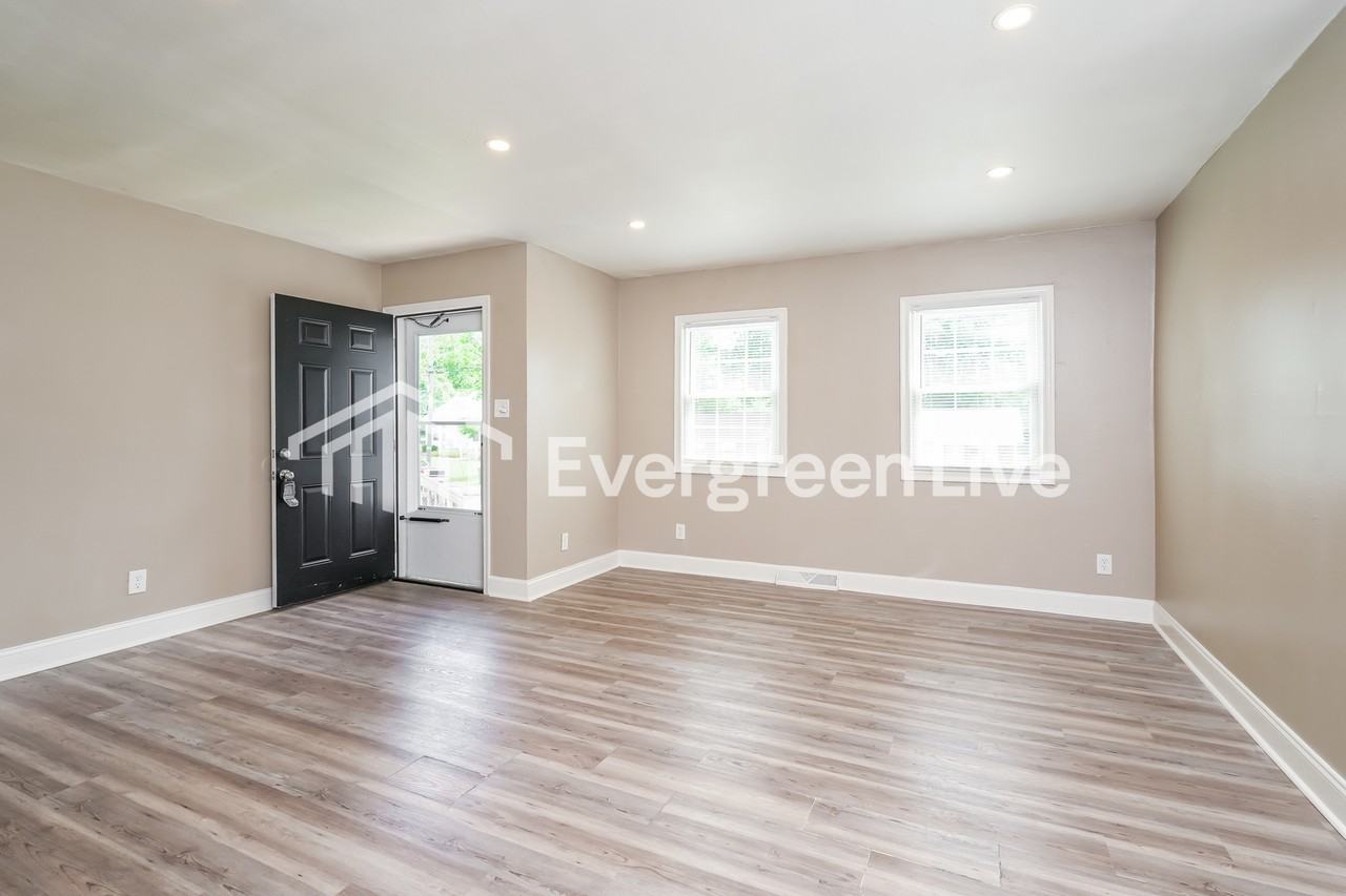 1706 Eastwood Ave - Photo 2 of 15
