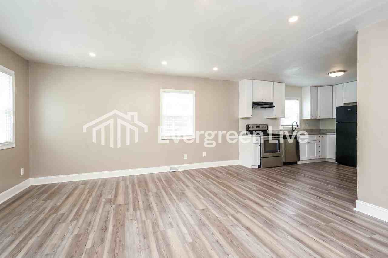 1706 Eastwood Ave - Photo 3 of 15