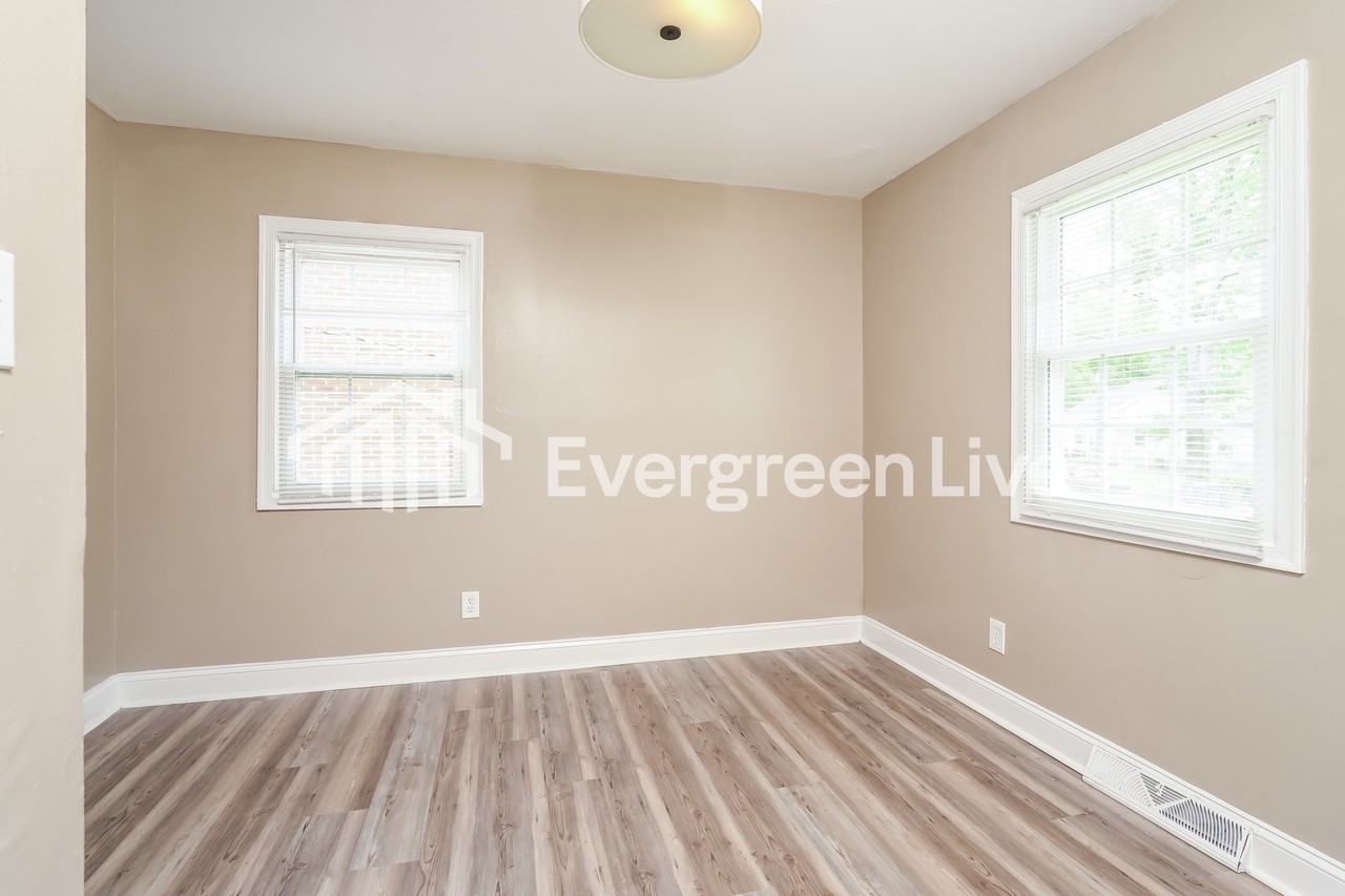 1706 Eastwood Ave - Photo 7 of 15