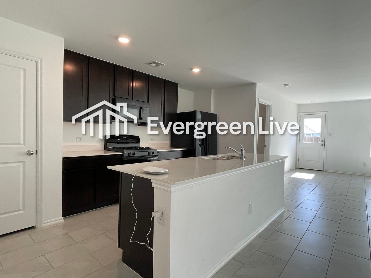 2208 Bleeker St - Photo 5 of 19