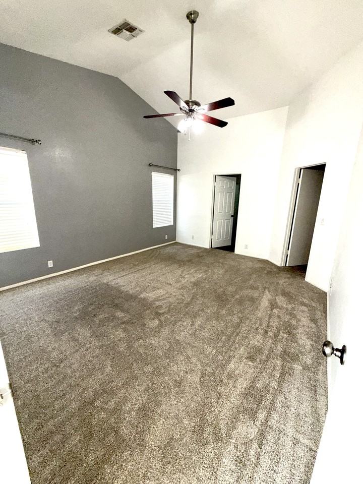 17617 N Larkspur Ln - Photo 3 of 26