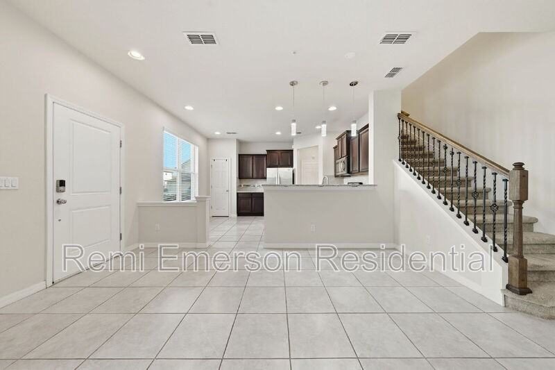 1096 Pavia Dr - Photo 3 of 27