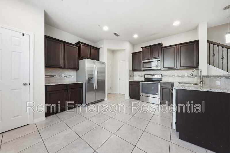 1096 Pavia Dr - Photo 4 of 27