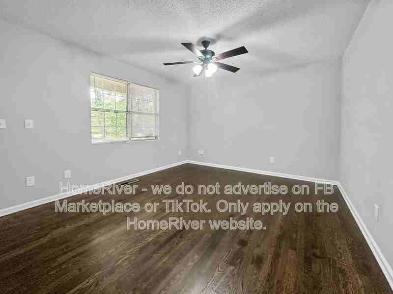 555 Browning Cir - Photo 6 of 25