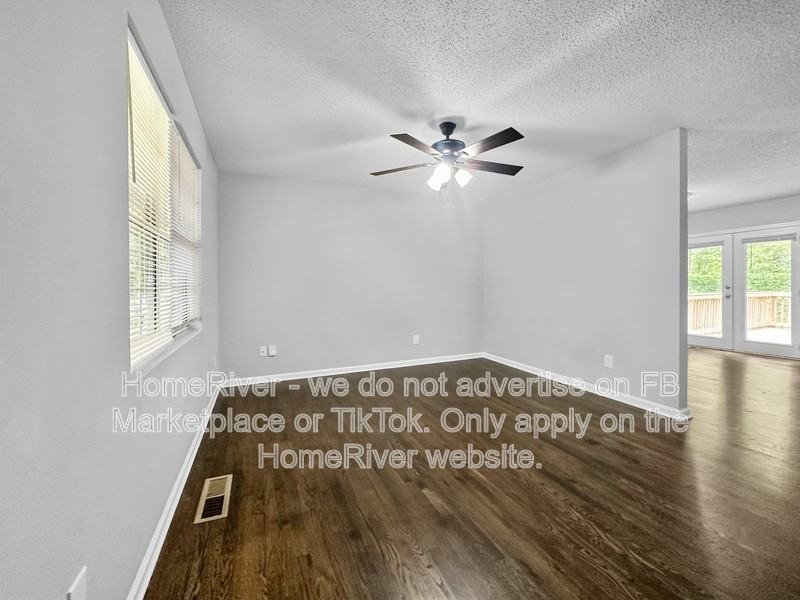 555 Browning Cir - Photo 7 of 25