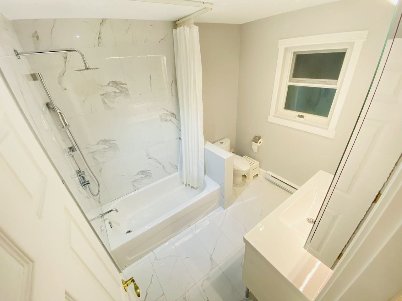 Doulton Ave - Photo 3 of 8
