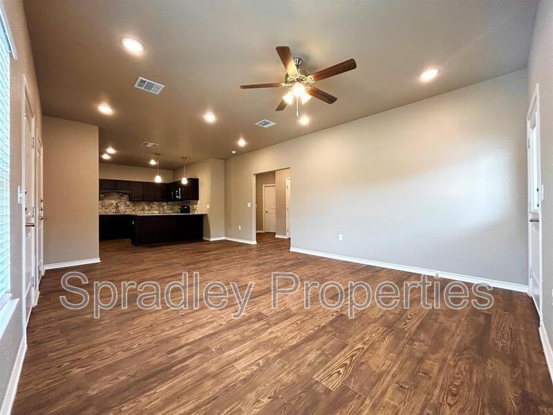 1033 Hibiscus Unit B - Photo 2 of 8