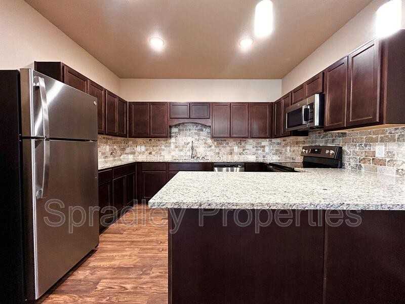 1033 Hibiscus Unit B - Photo 3 of 8