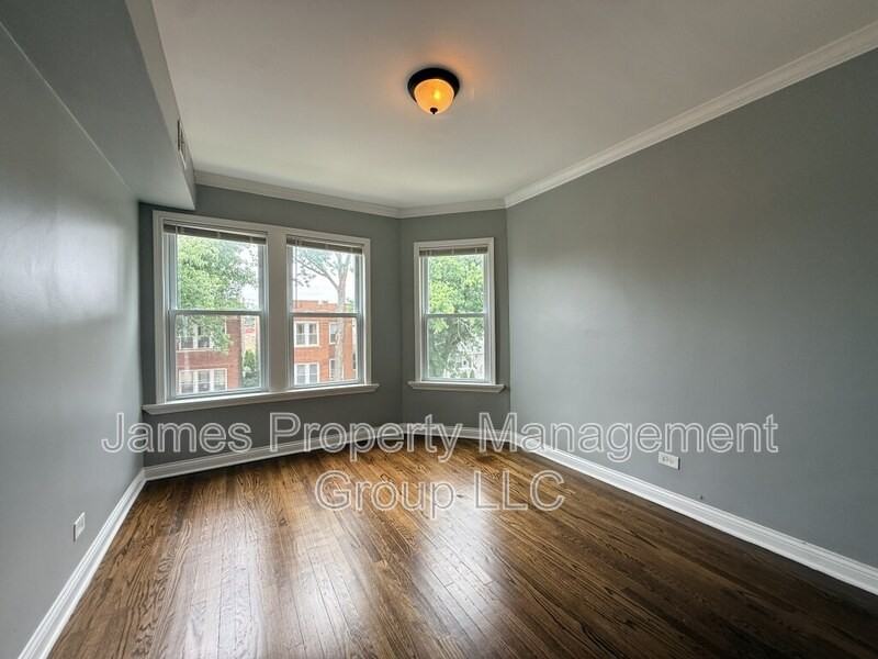4023 N Troy St - Photo 7 of 10