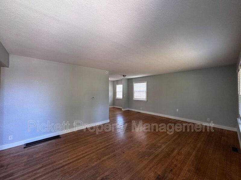 631 Bertha Ave - Photo 3 of 18