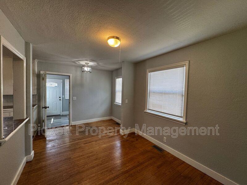 631 Bertha Ave - Photo 5 of 18