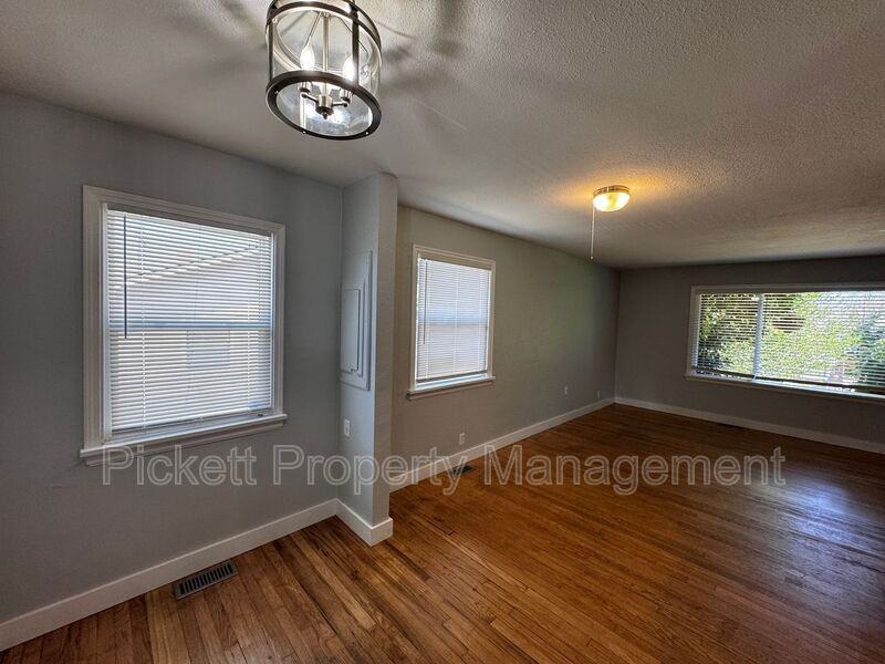 631 Bertha Ave - Photo 6 of 18